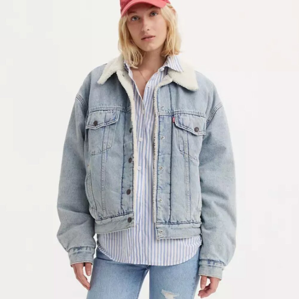 Levi's® 90s Sherpa Trucker Jacket Light Wash Denim Sherpa Trucker Jacket XS